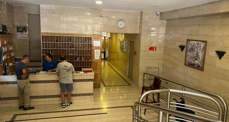 Recepción de gran envergadura con personal de seguridad permanente, a pasos del Palacio de La Moneda.