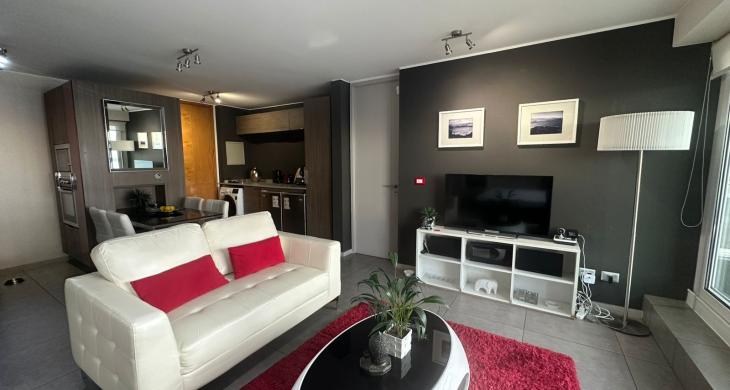 Luz natural de mañana y atardeceres de ensueño desde tu propio living