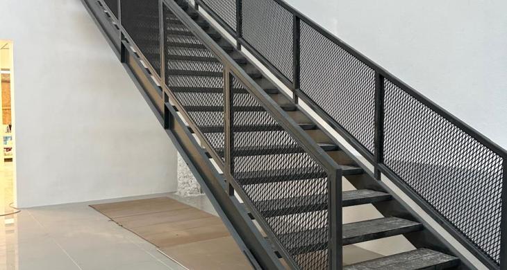 ESCALERA ACCESO 2 PISO