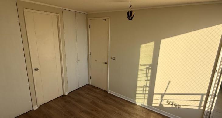 Dormitorio 2 permite apreciar cómo invade la luz natural la habitación completa