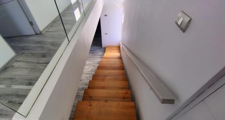 escalera flotante