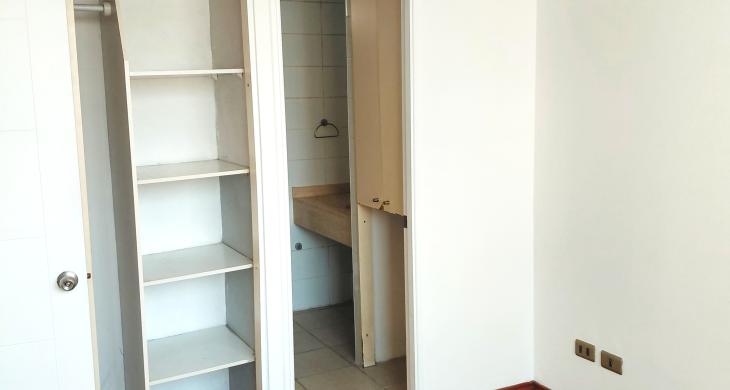Dormitorio y baño en suite