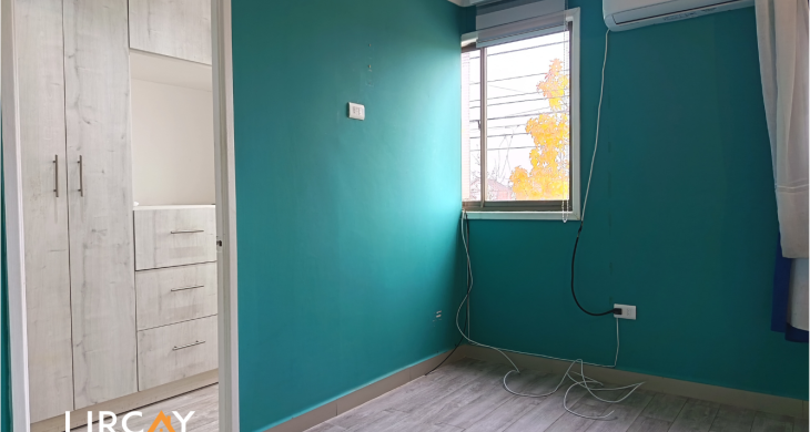 dormitorio con aire acondiconado