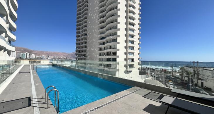 Piscina con vistas al mar 