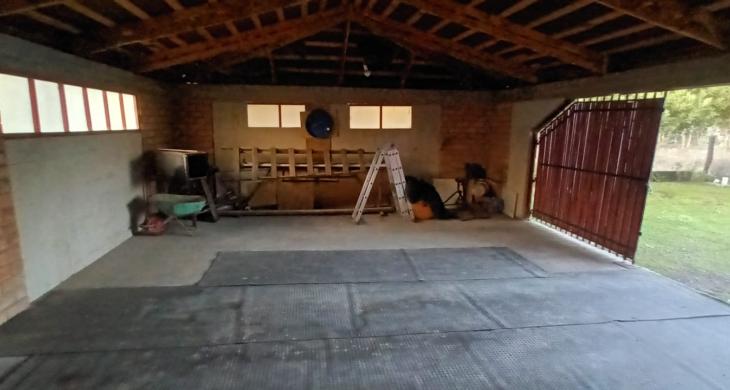 GARAGE CERRADO PARA 3 VEHICULOS APROX