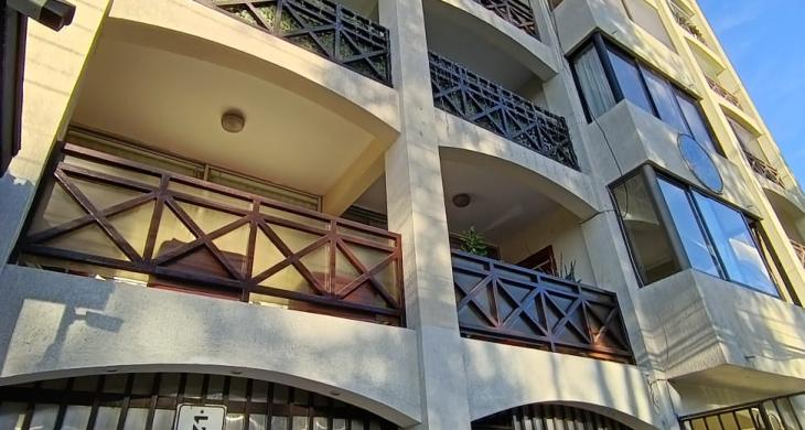 EN UN ENTORNO AGRADABLE, CON AMPLOS PARQUES, ZONA DE  CAMINATAS, RECORRIDOS, PASEOS Y JUEGOS INFANTILES 