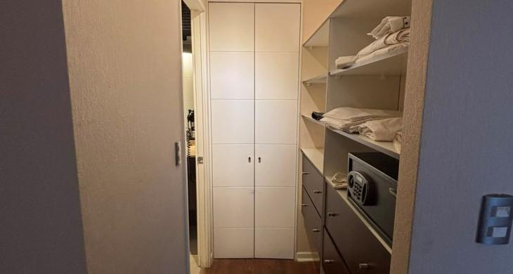 WALK-IN- CLOSET