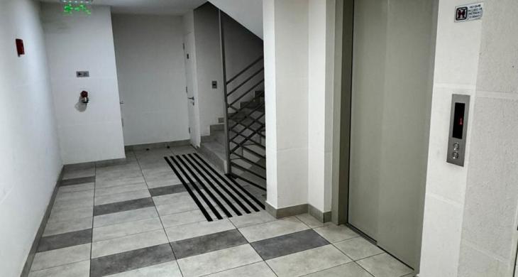 Pasillo y ascensor