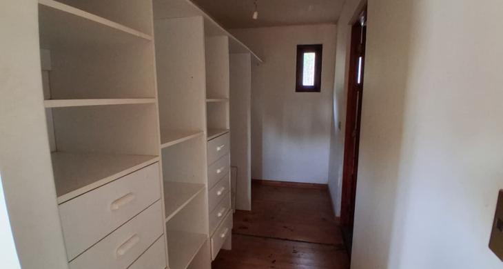 walk in closet dorm principal