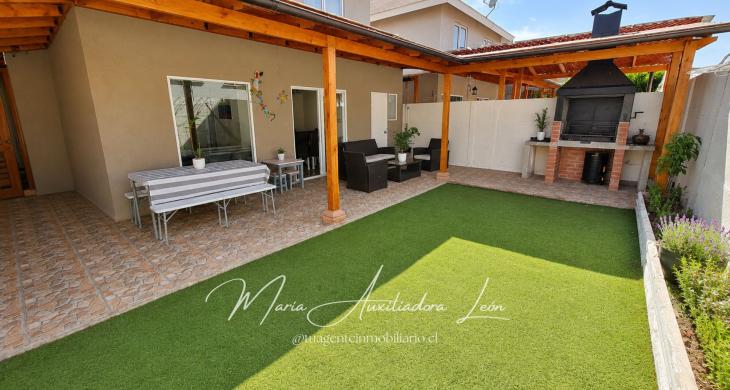 Amplio Patio con quincho