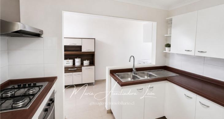 cocina y salida a la logia