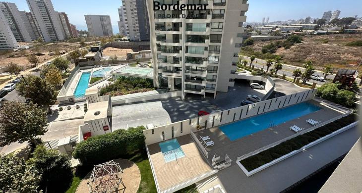 piscina y sector juegos de niños