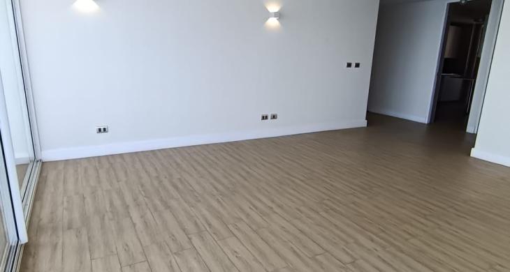 UN DISEÑO PERFECTO QUE SEPARA LA SALA DEL LIVING Y COMEDOR DE LOS DORMITORIOS Y SALA DE ESTAR
