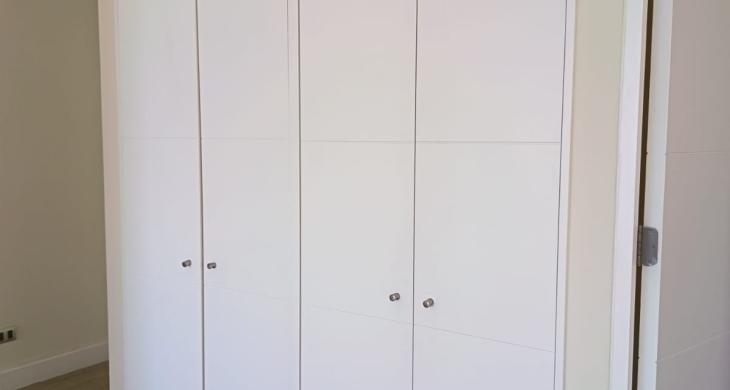 ESTRATEGICO DISEÑO PARA TODOS LOS CLOSET  DEL DEPARTAMENTO