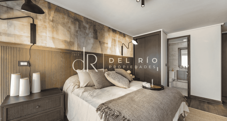 Dormitorio en suite con closet