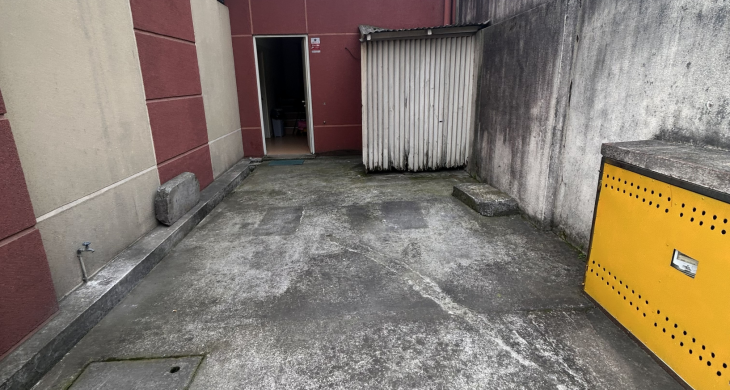 estacionamiento vista frontal