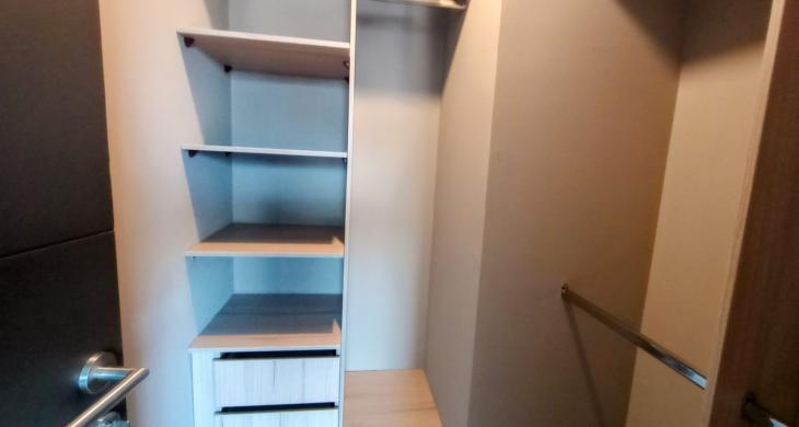 walk-in closet