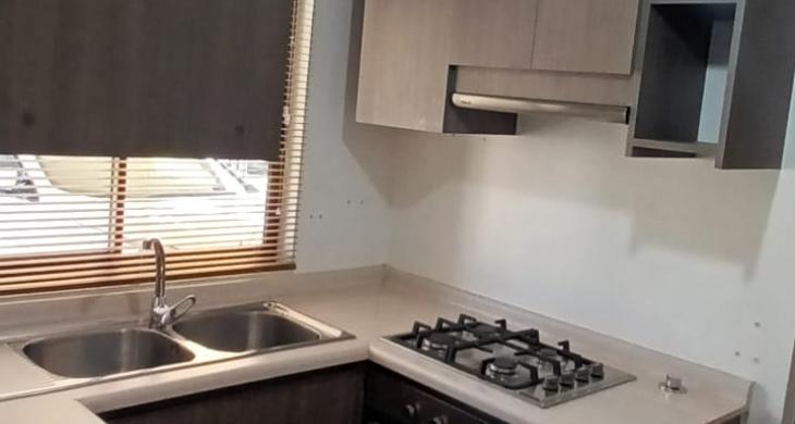 cocina amoblada con finas terminaciones