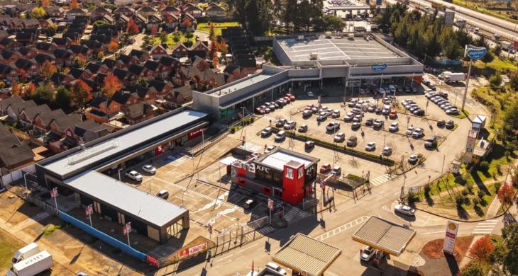 Oportunidad de arriendo en Strip Center Puerto Curauma, ubicado en Av. Curauma Norte 2961, en una de las zonas residenciales de mayor crecimiento de Valparaíso, con alta densidad habitacional y demanda sostenida de comercio de cercanía.