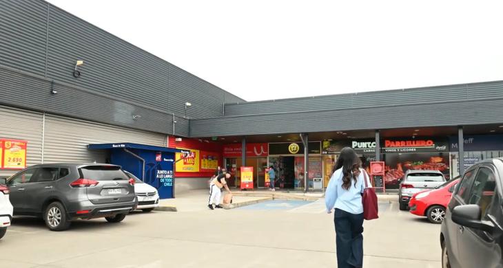 Contrato mínimo de 2 años en UF, garantía equivalente a 2 rentas mensuales. Ideal para rubros de retail, servicios al consumidor, gastronomía o salud, sujeto a evaluación de rubro por parte de la administración del strip center.