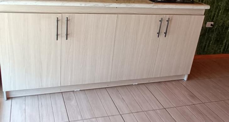 comedor diario o quincho con mueble lavaplatos y cocina encimera